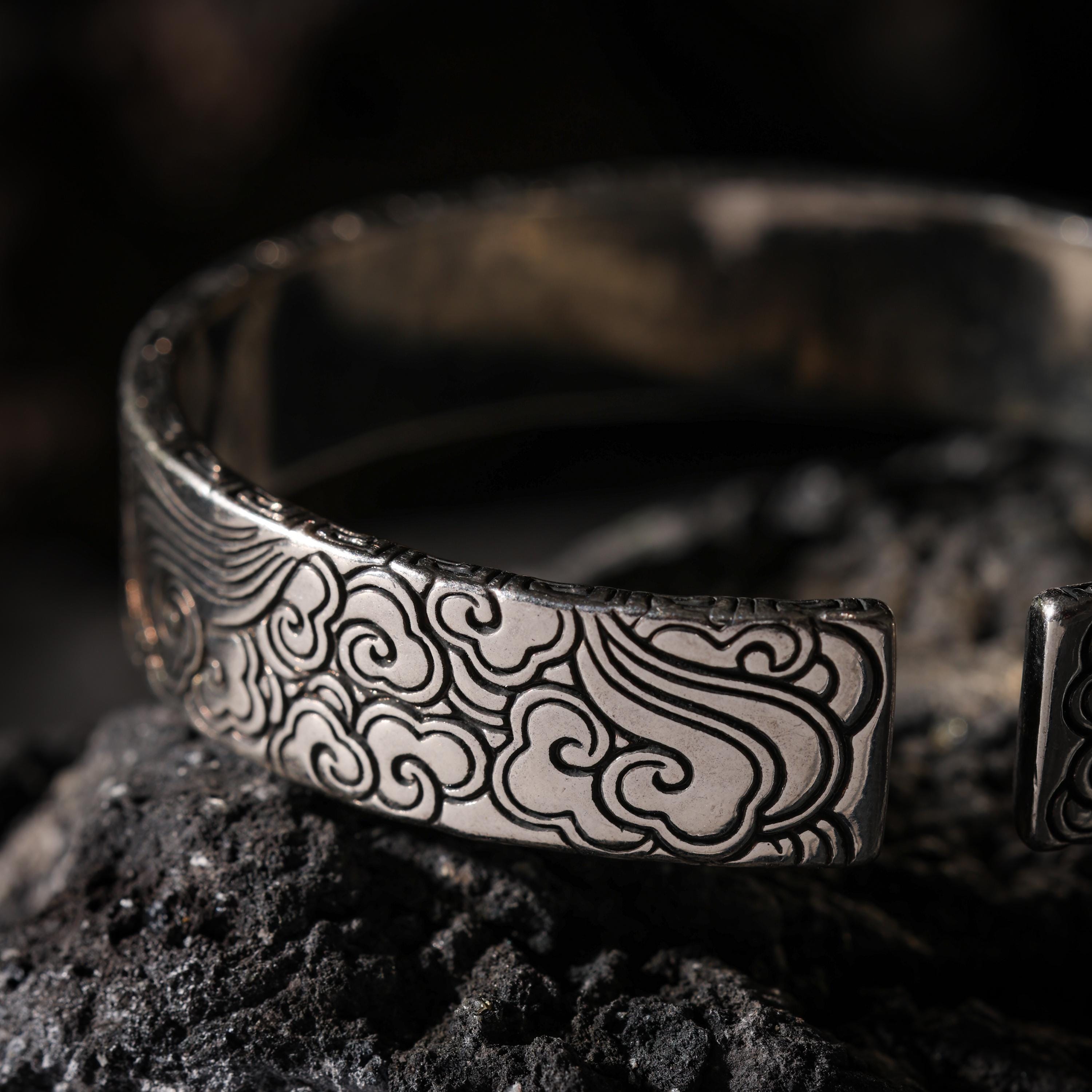 AURA DEER Auspicious Cloud Meander Open Cuff Bracelet