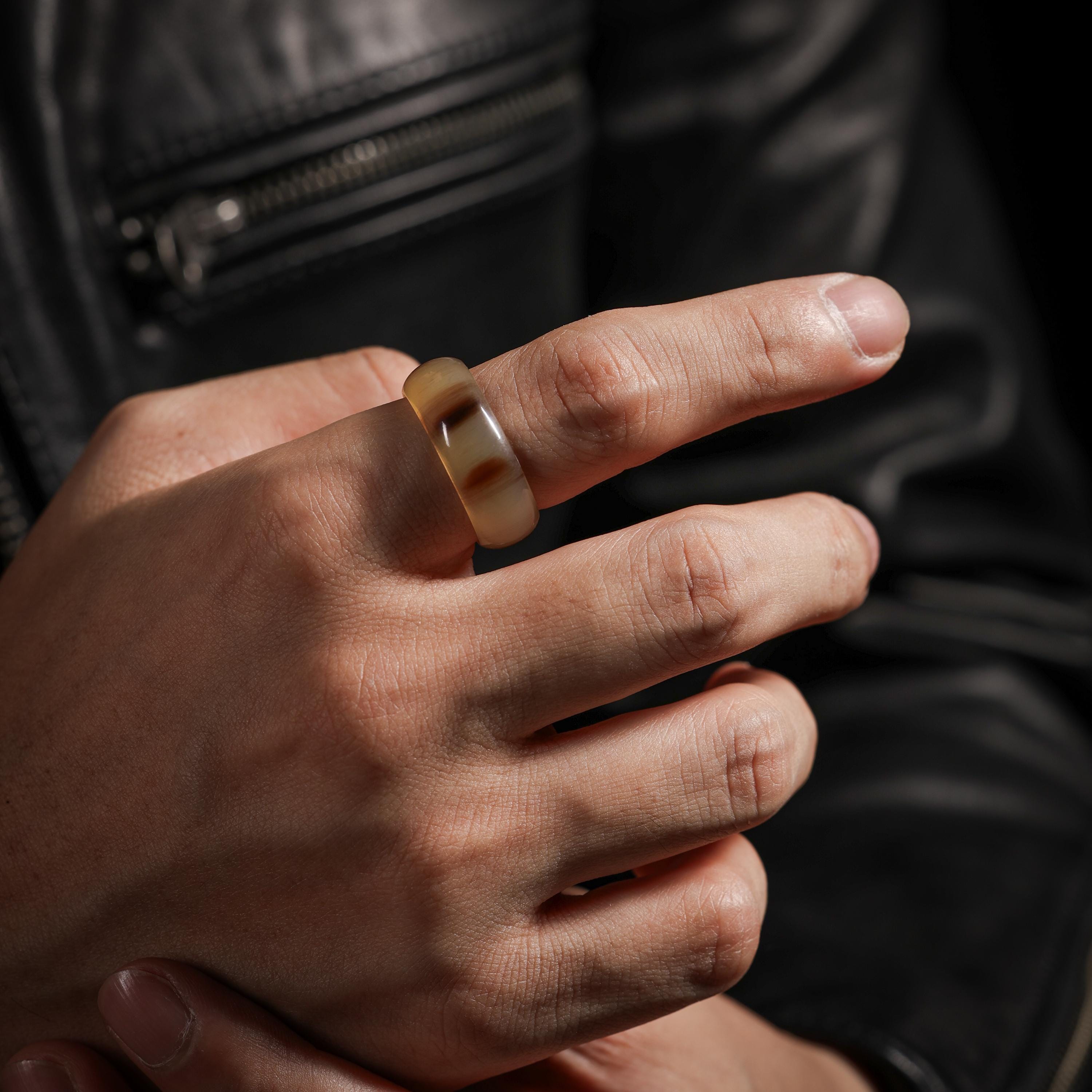 AURA DEER Yak Horn Thumb Ring