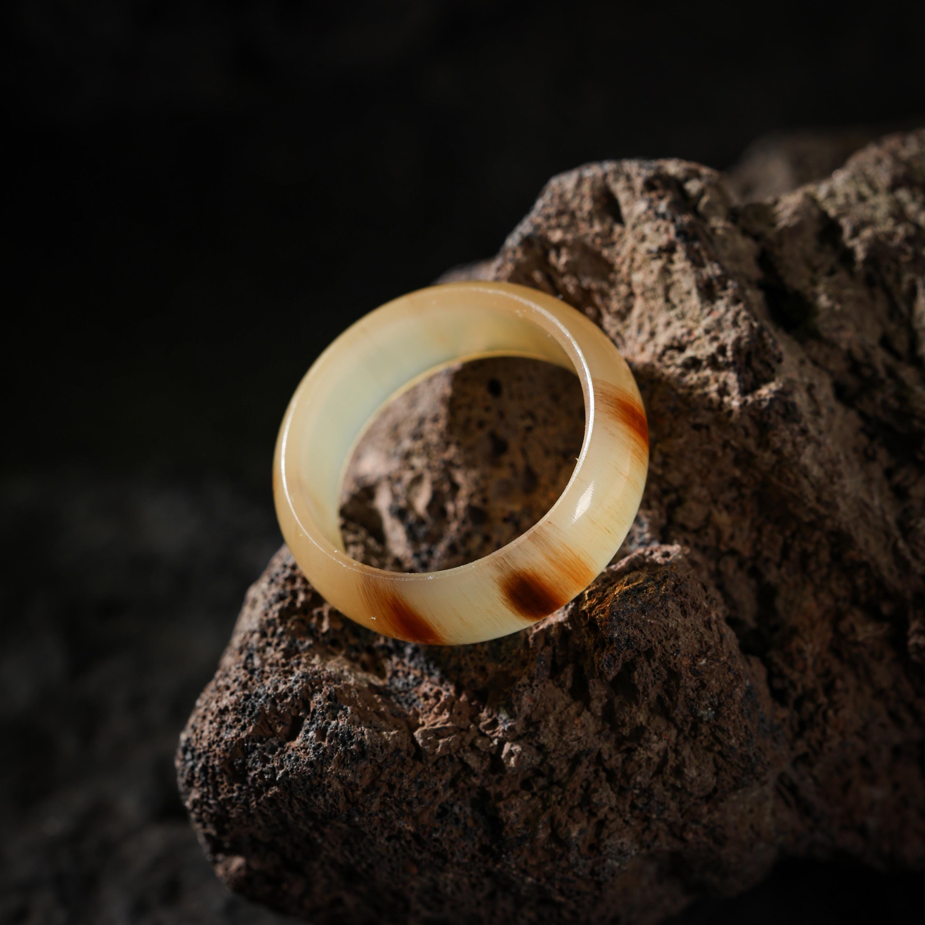 AURA DEER Yak Horn Thumb Ring