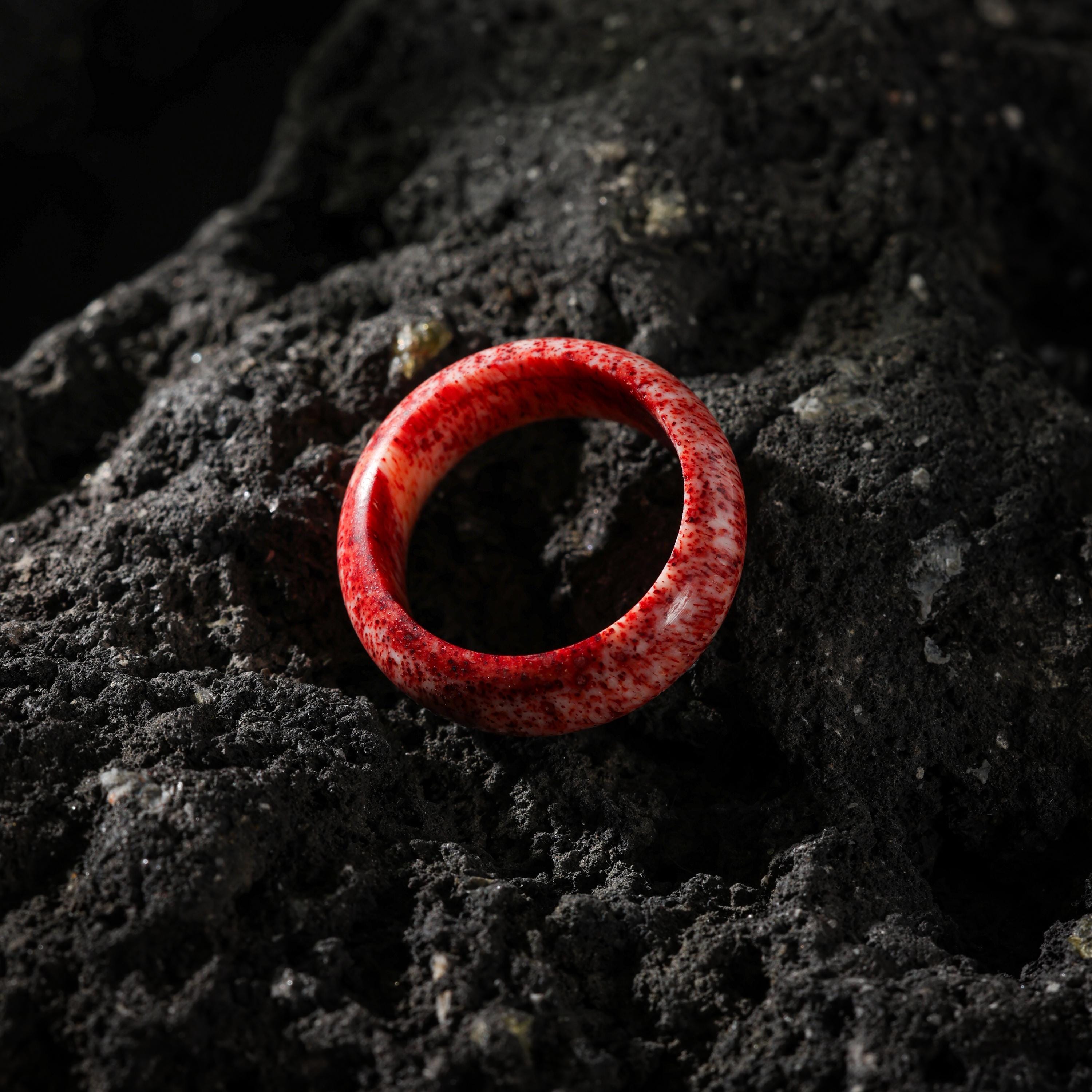 AURA DEER Crimson-Marbled Yak Bone Thumb Ring