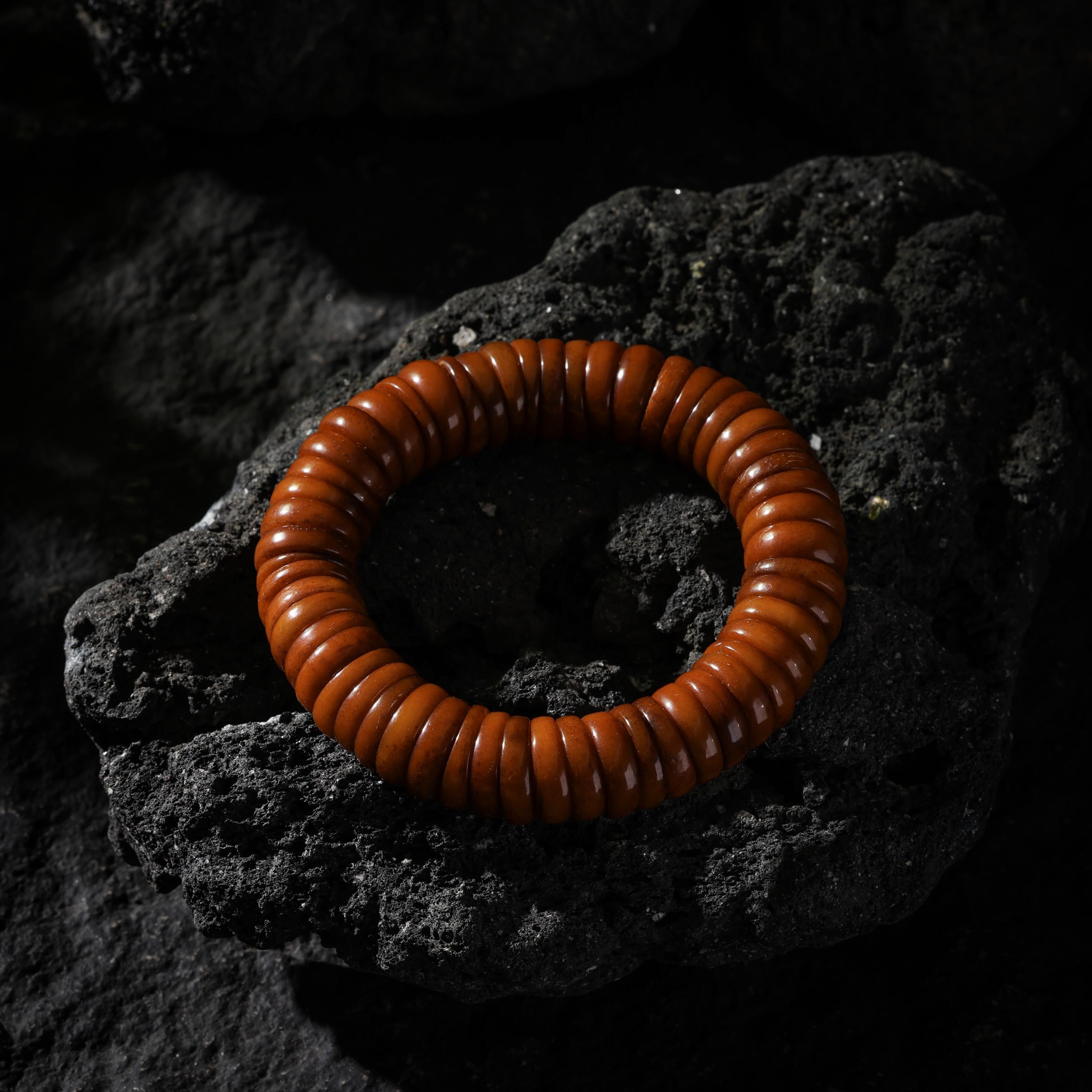 AURA DEER Thin-Cut Yak Bone Rondelle Beaded Bracelet