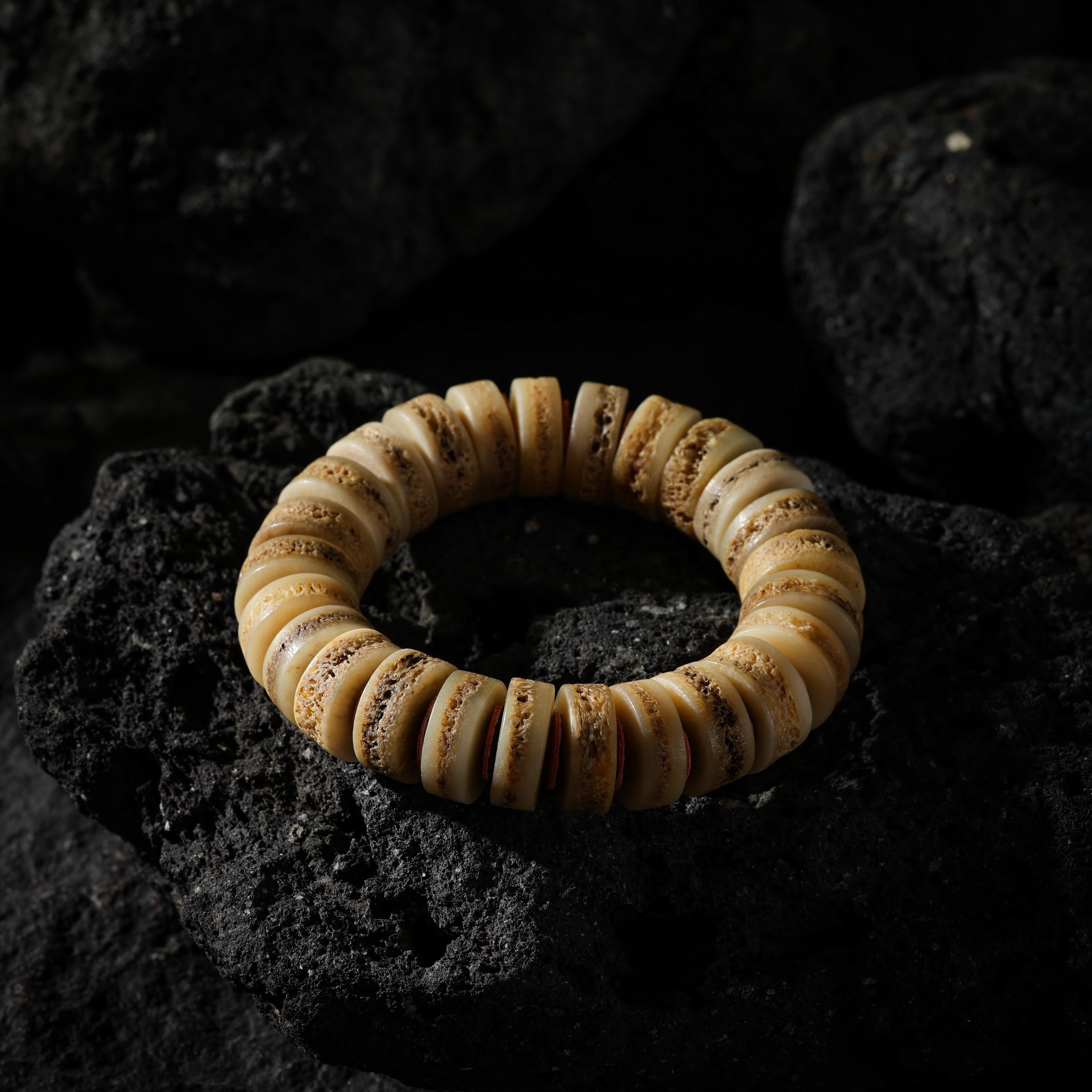 AURA DEER Large-Cut Natural Yak Bone Bracelet