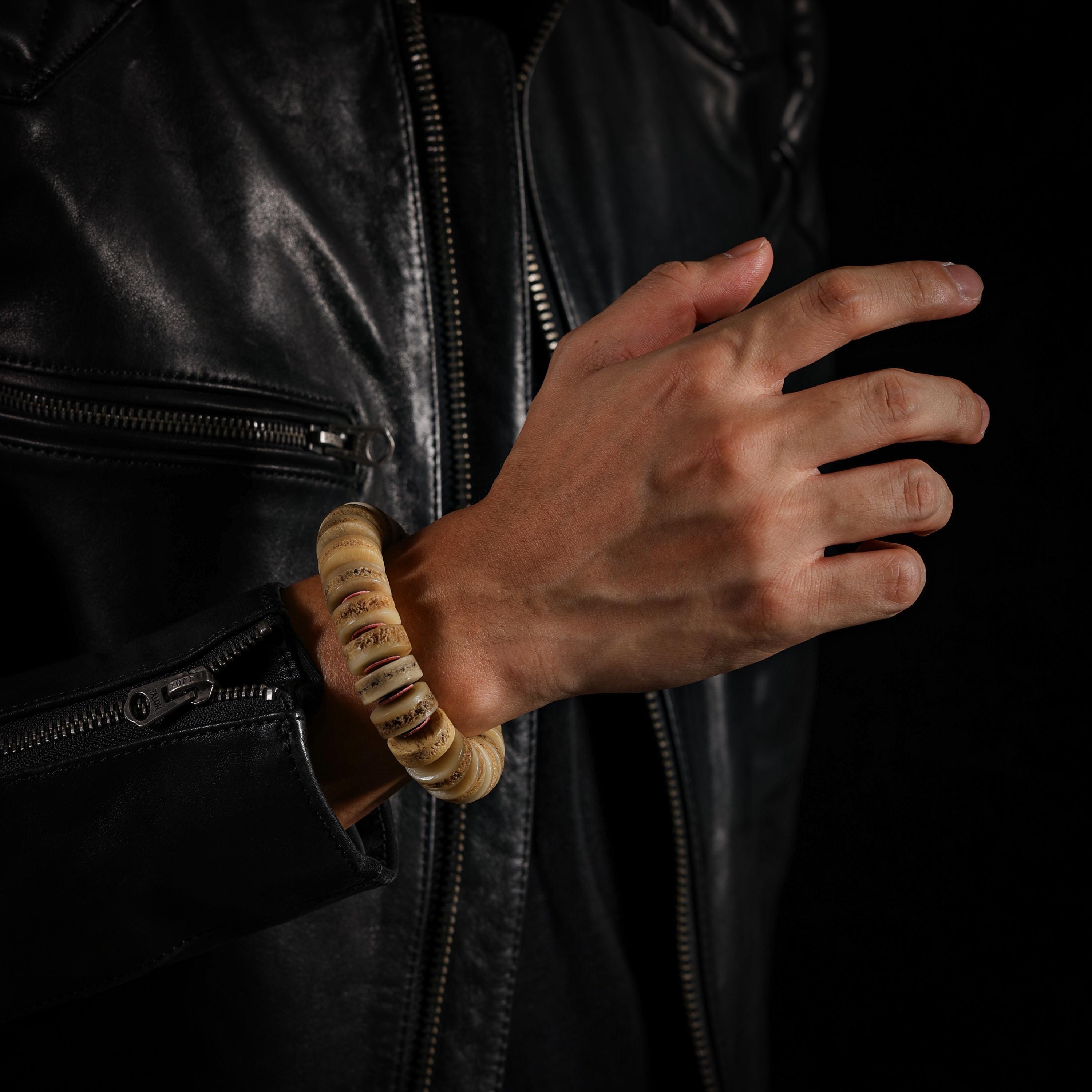 AURA DEER Large-Cut Natural Yak Bone Bracelet