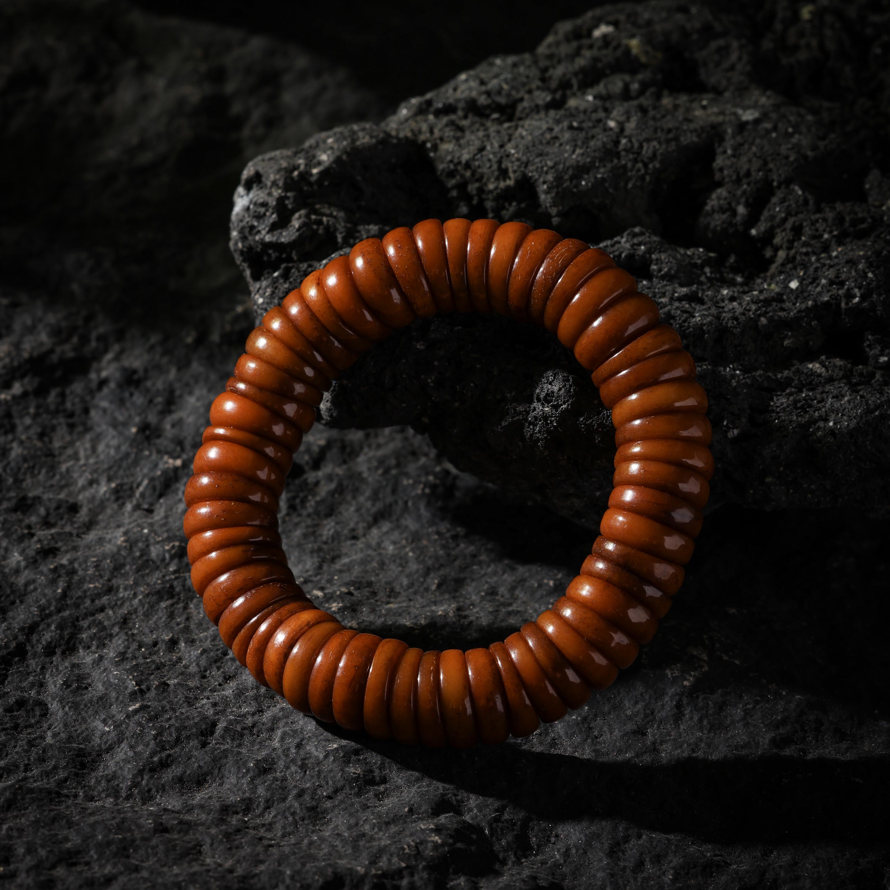 AURA DEER Thin-Cut Yak Bone Rondelle Beaded Bracelet