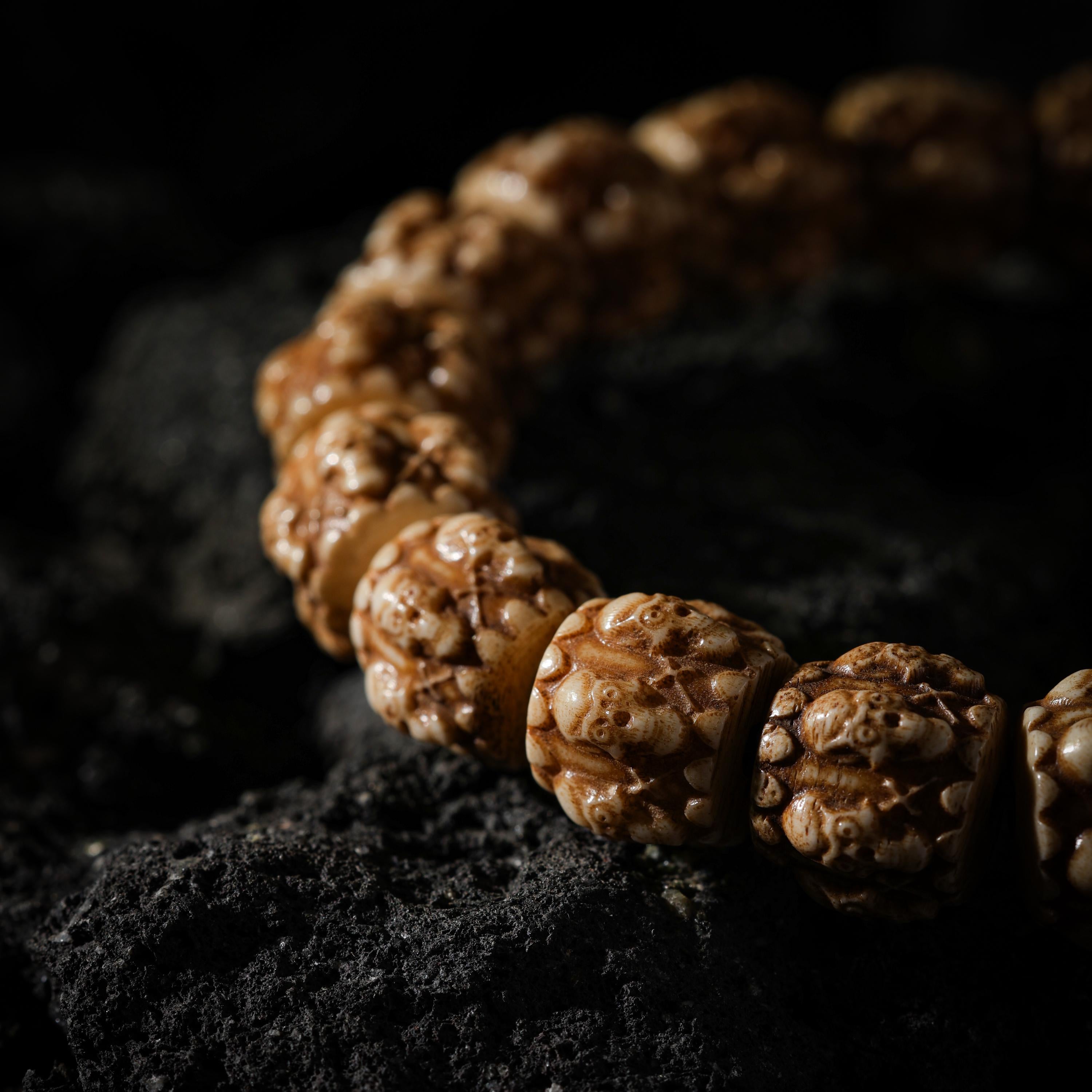 AURA DEER Six-Faced Yak Bone Skull Beaded Bracelet