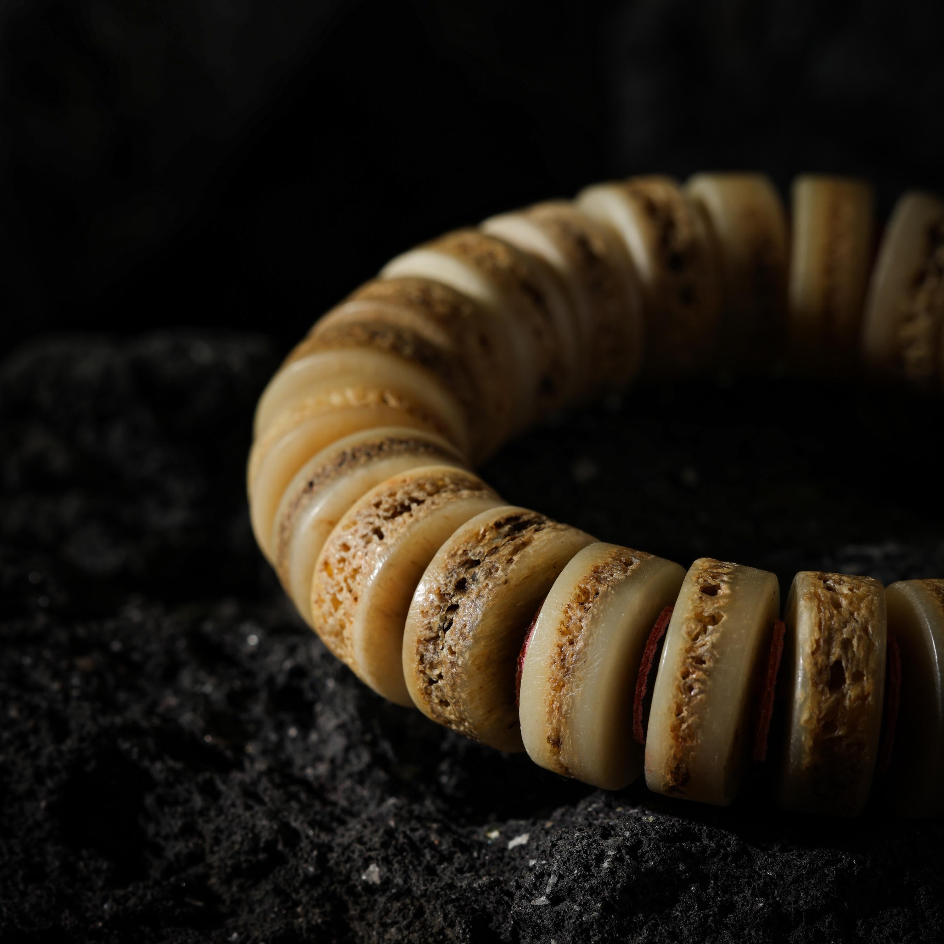 AURA DEER Large-Cut Natural Yak Bone Bracelet